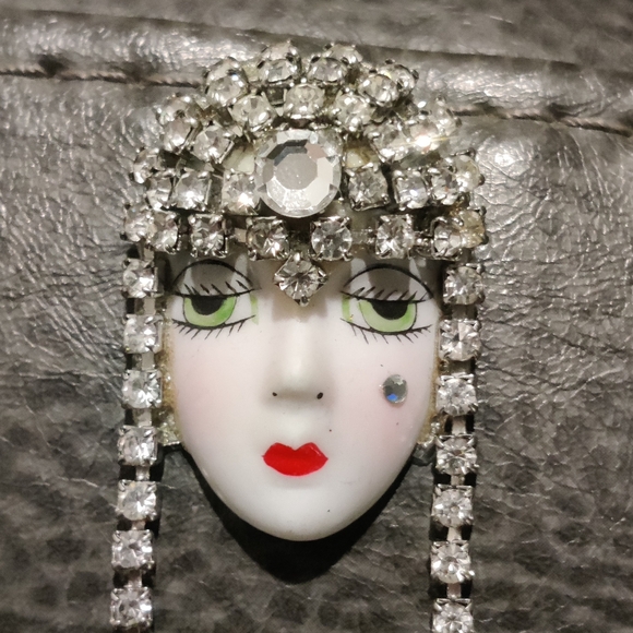 Vintage Art Deco Flapper Woman Bruch Signed By Artist - Picture 4 of 9